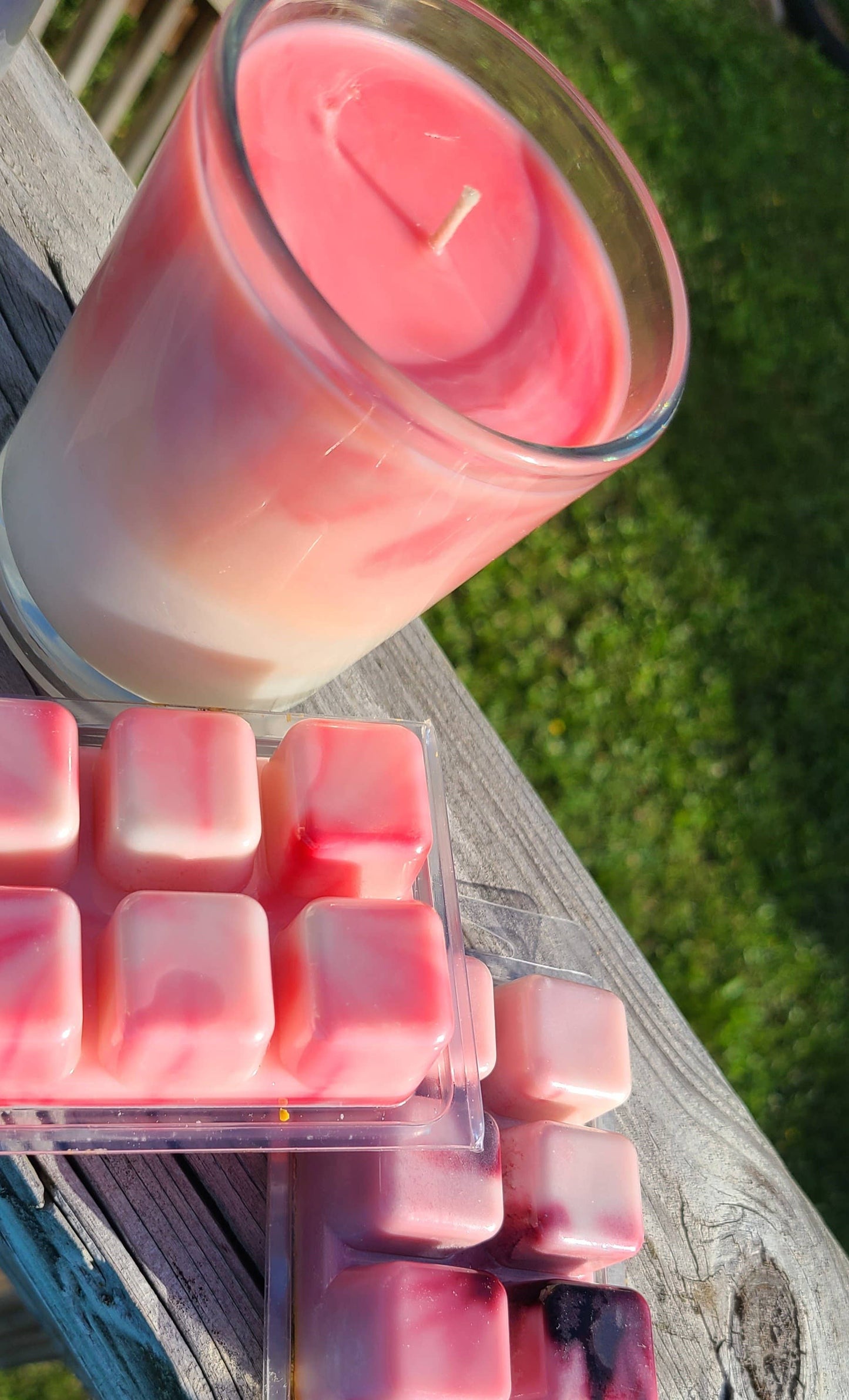 Swirled 2.5 oz wax melt cranberry
